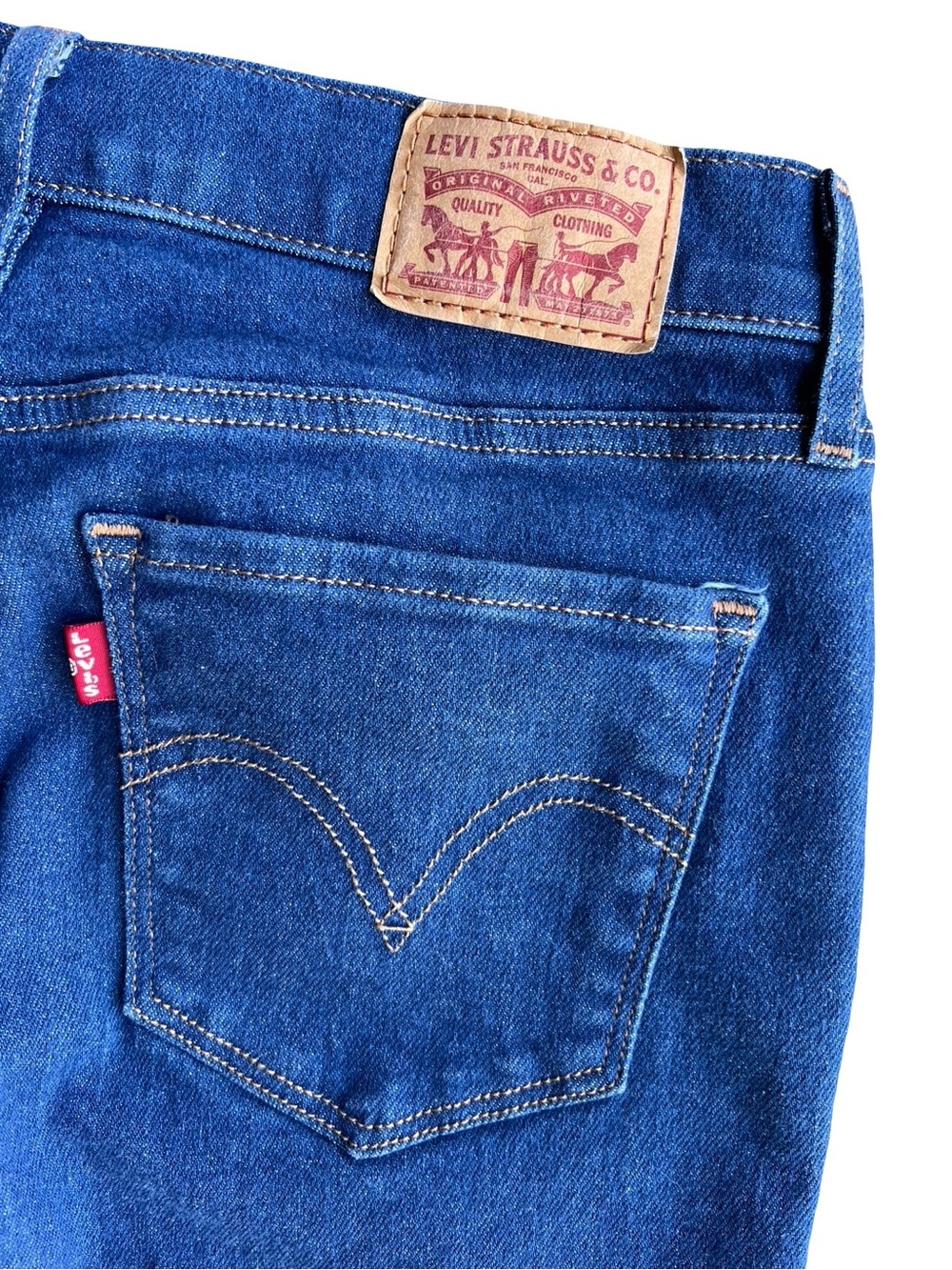 LEVI STRAUSS Classic Women’s Blue Jeans 27x32” Straight Leg Stretch Mid-Rise - Picture 5 of 11